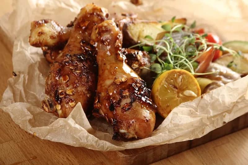 Jak usmażyć udka kurczaka na patelni? Soczyste i chrupiące